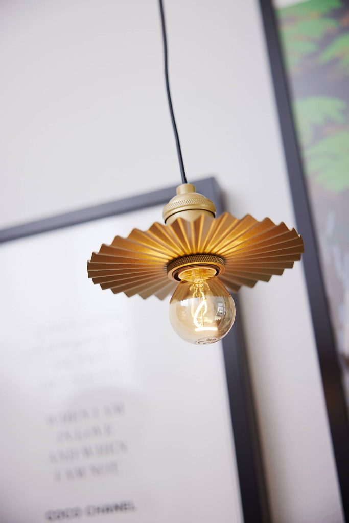 Kökslampa i renoverat kök